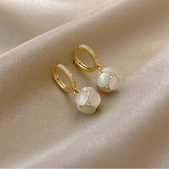 New DAINTY 14K GOLD STAINLESS STEEL OPAL CALI EARRINGS - Picture 7 of 8